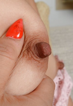 Азиатка Мико Дай раздвигает половые губы крупным планом картинка 8